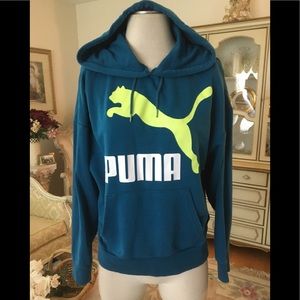 Puma women’s hooded sweatshirt size L. C:135